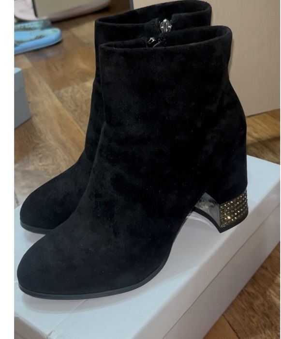 Новый Аяқ Киімдер Сатылады