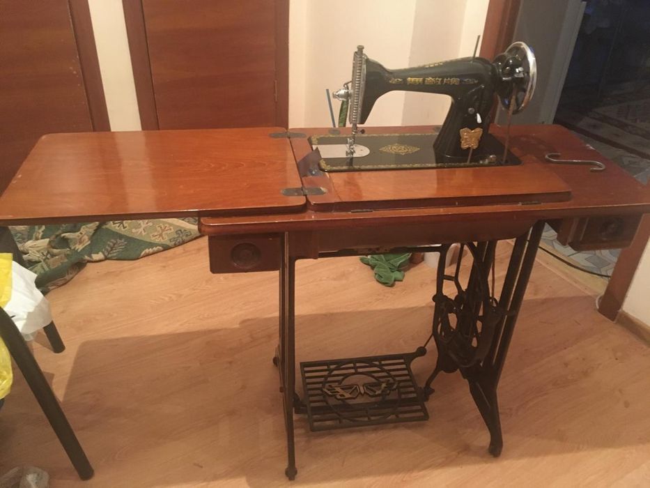 Продам швейную машинку