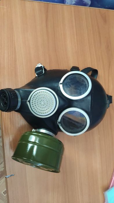 Продам противогаз срочно