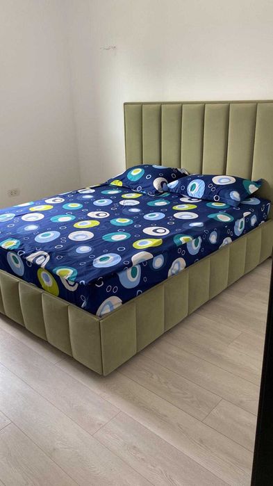 Pat tapitat cu cadru metalic si somiera rabatabila cu model pe laterale, 140×200 cm | 160×200 cm | 180×200 cm