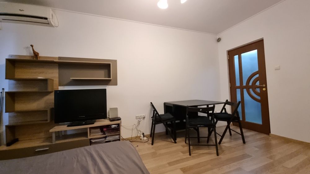 Închiriez garsoniera