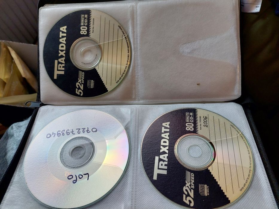 Cd de vinzare cu suport