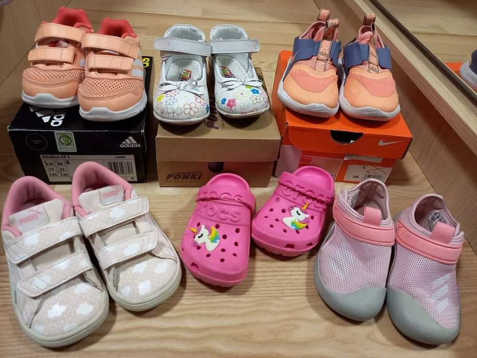 Обувки за госпожица Найк и Адидас