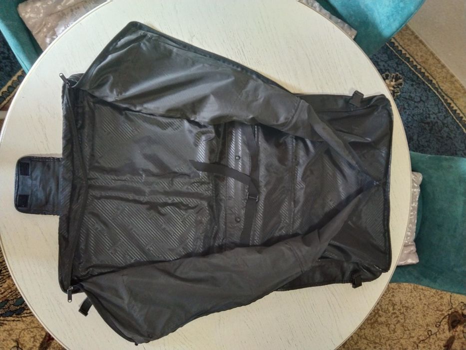 Кожаный портфель для костюмов