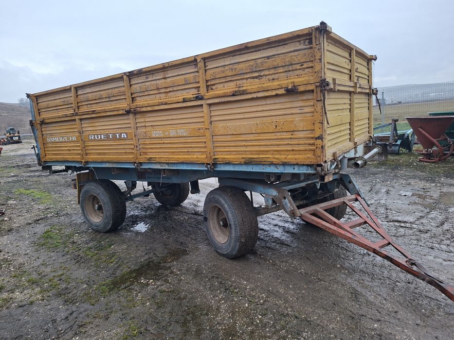 Remorca italiana basculabila trilateral