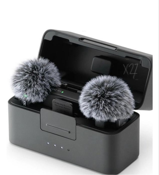 DJI MIC MINI 2 person