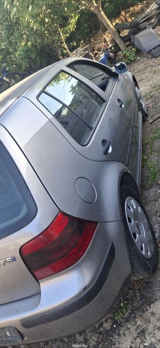 Dezmembrez golf 4 1.6 benzină.  Toate piesele disponibile