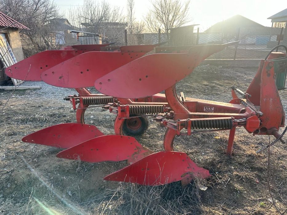 Трехкорпусный плуг оборотный