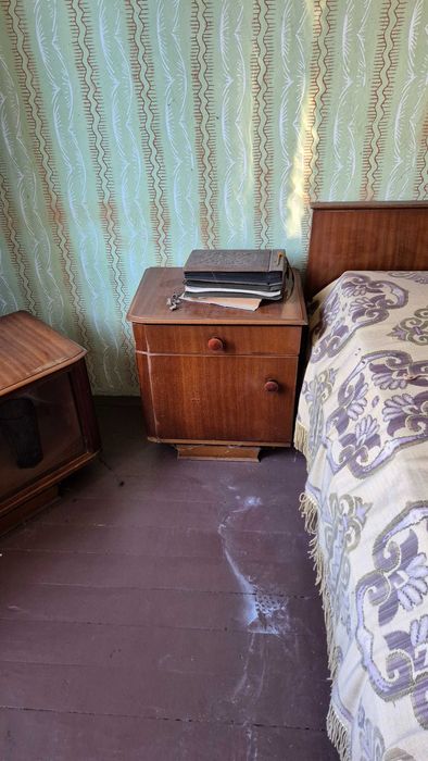 Запазени мебели от масивно дърво