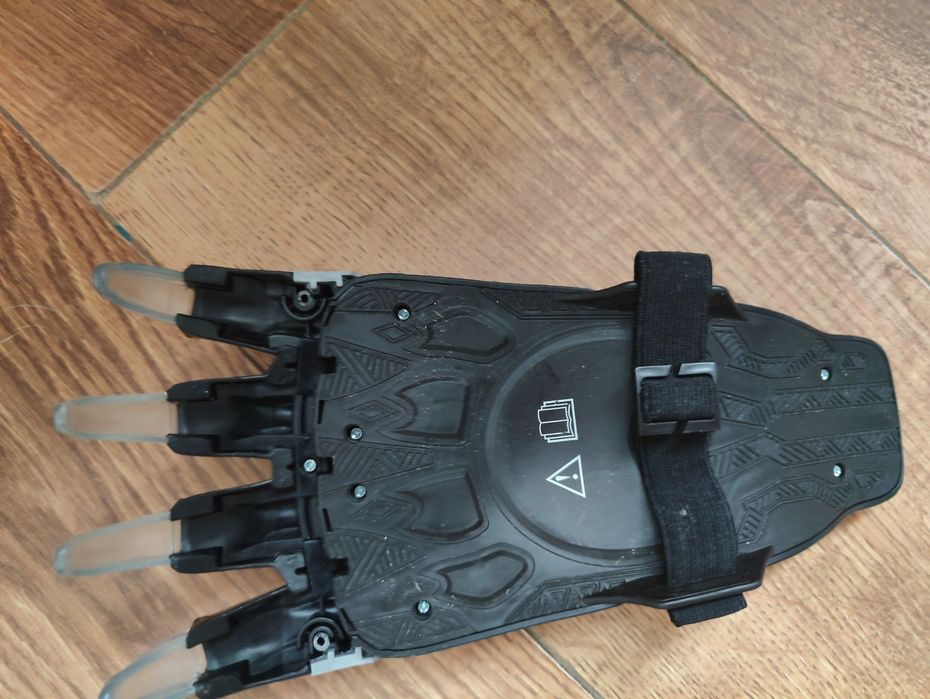 Интерактивная игрушка,перчатка черной пантеры Марвел