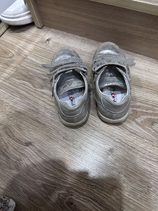 Сапоги, кроссовкидля девочки новые, разные