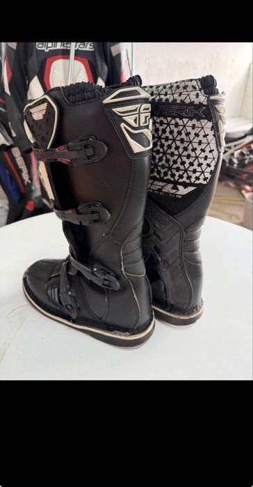 Кросови Ботуши FLY Maverick - 42