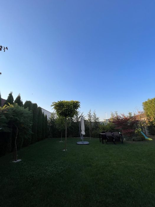 Casa cu etaj si curte amenajata