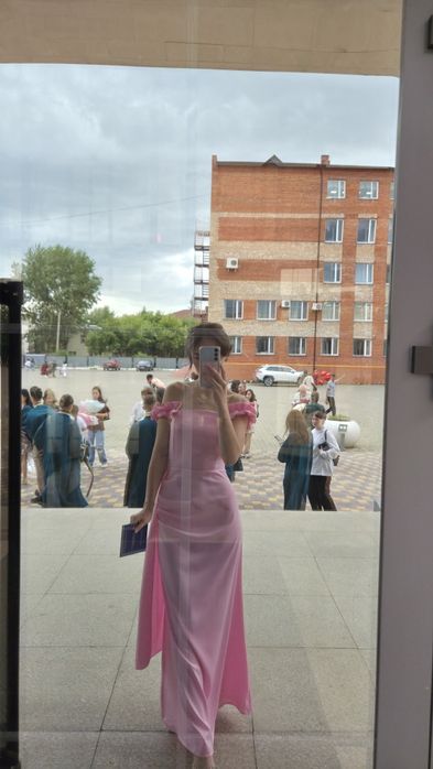 Продам платье розовое женское