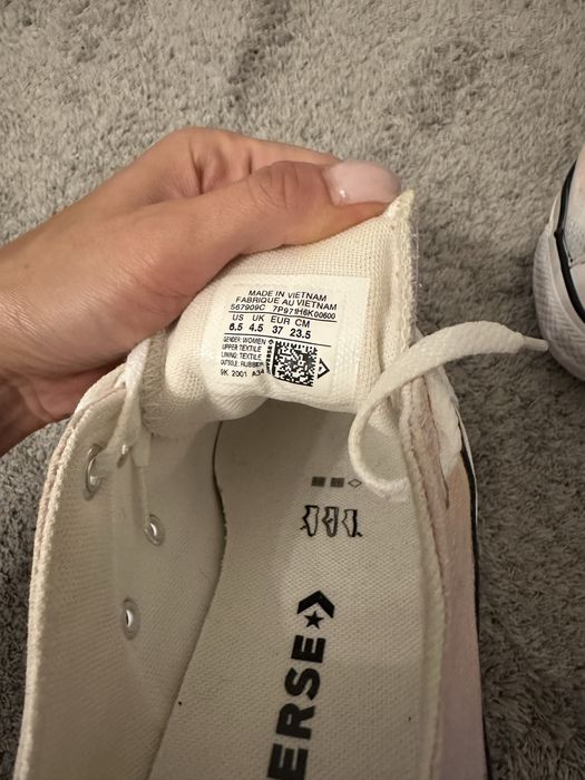 Converse Chuck Taylor dama, model degrade