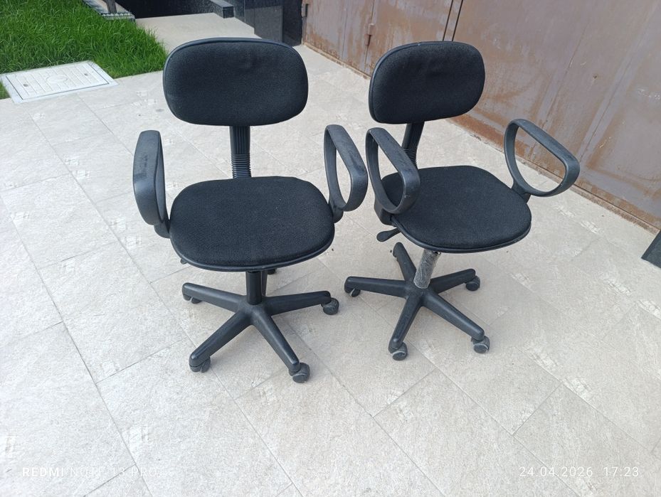 Продам офисные кресла
