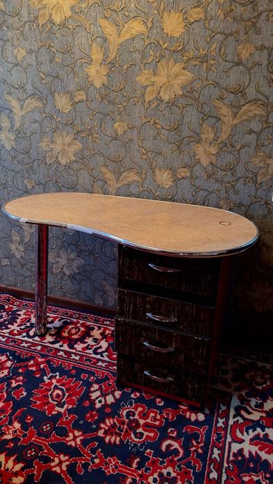 Маникюрный столик в хорошем состоянии продается