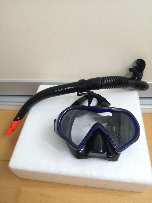 Set scuba snorkeling