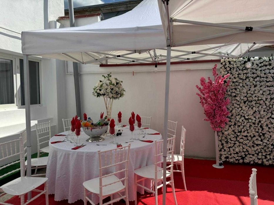 Arcade florale diferite modele stâlpișori covor roșu