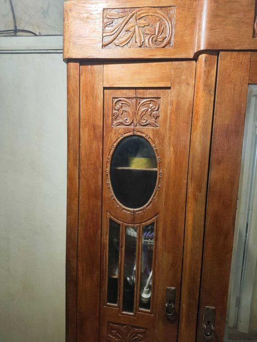 Продам старинный славянский шкаф