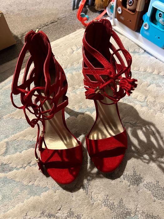 Sandale noi colecția Star Collection Deichmann mărimea 37