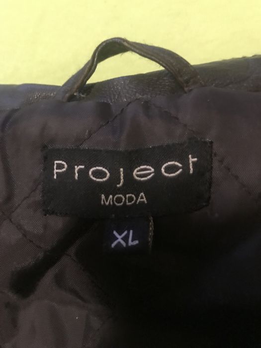 Vand haina de piele pentru dama