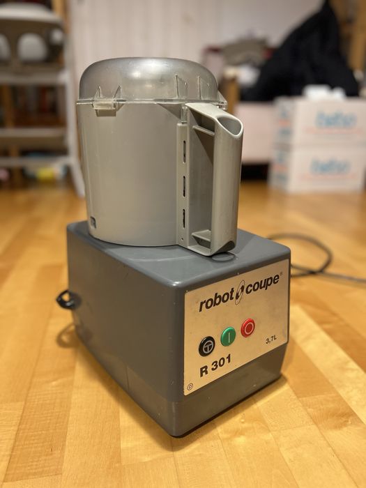 професионален кухненски робот Robot Coupe R301 D много добро състояние