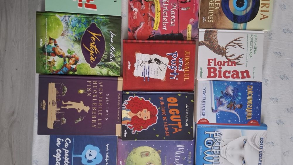 Vând aceste cărți