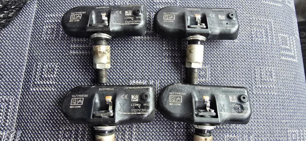 TPMS налягане на гумите са вентили за Peugeot, Citroën, Renault.