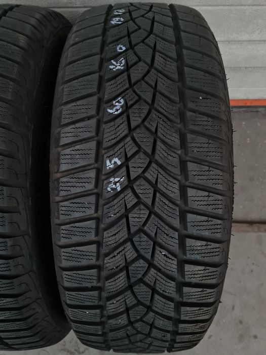 Зимни гуми 2 броя GOODYEAR UltraGrip 215 60 R16 дот 1918