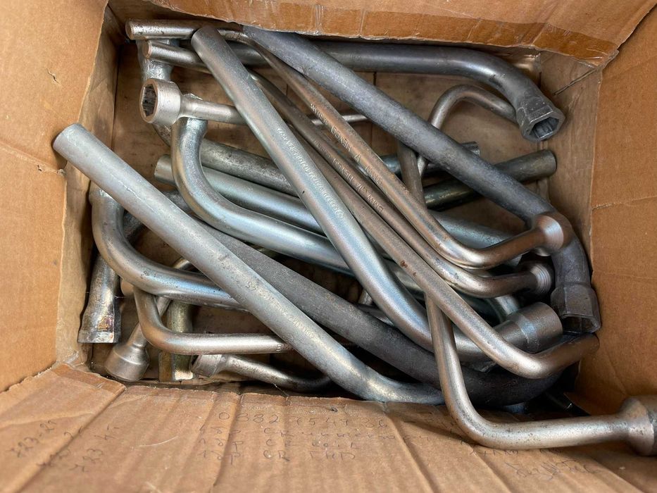 Аварийни Ключове за 17мм 19мм и 21мм Ключ за гуми Оригинал