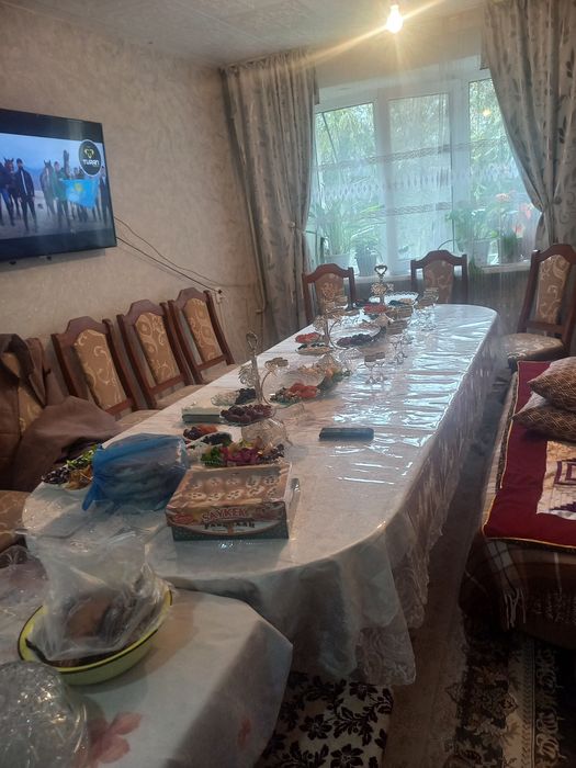 Продам стол гостевои длина 3 метр