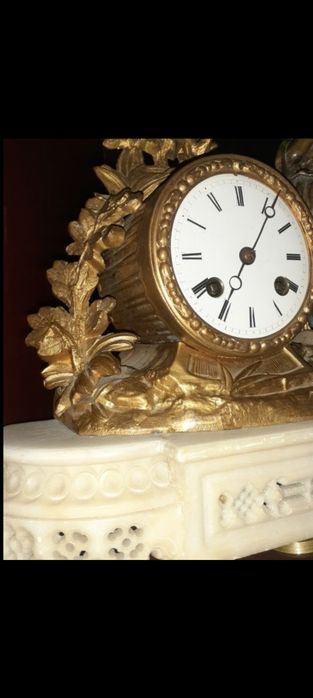 Продаются часы и подсвечники антикварные