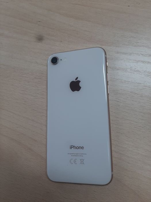 iPhone 8. 64GB.  .