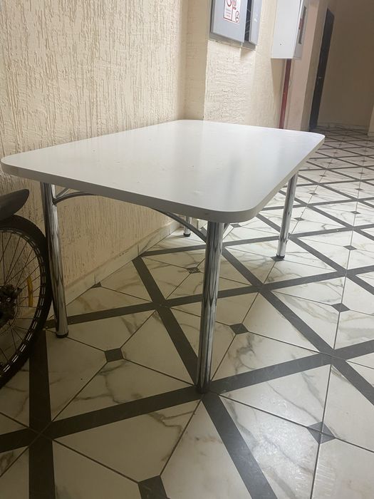 Стол кухонный продам