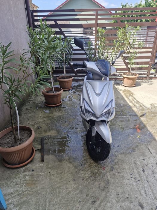 Închiriez scuter 50 cc FARA PERMIS Pentru glovo bolț