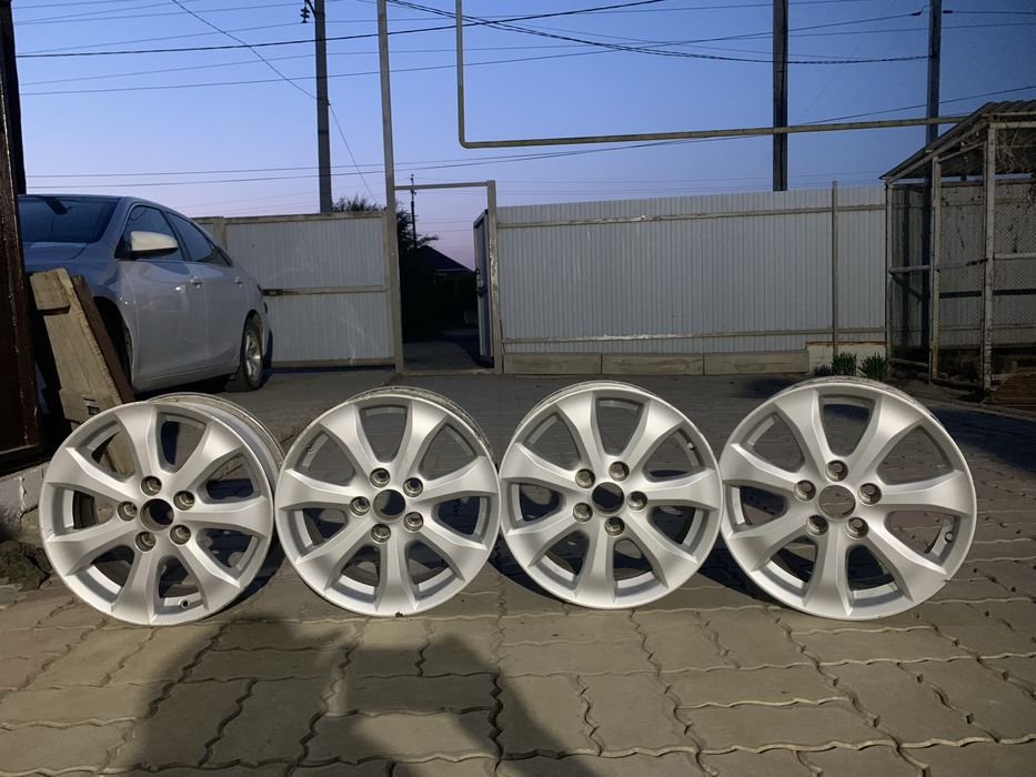 Продам комплект Диски на 16