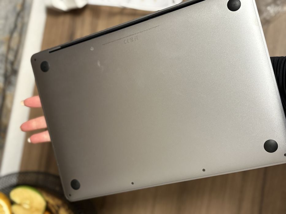 MacBook Pro 13" 2019 Touch Bar / i5 / 8GB / 256GB / Stare excelentă