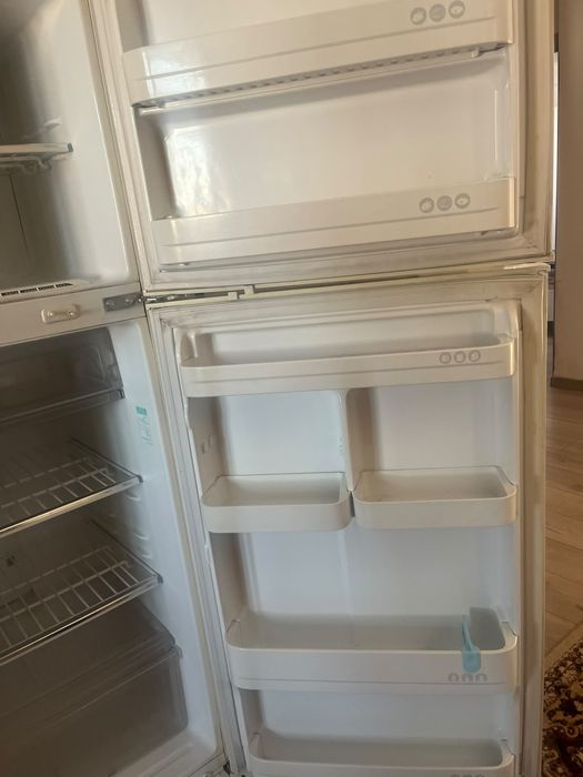 Холодильник LG в хорошем состоянии