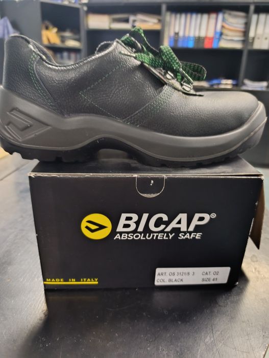 Работни обувки различни видове