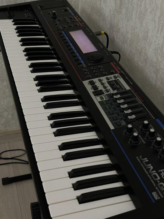 Синтезатор Roland Juno-G