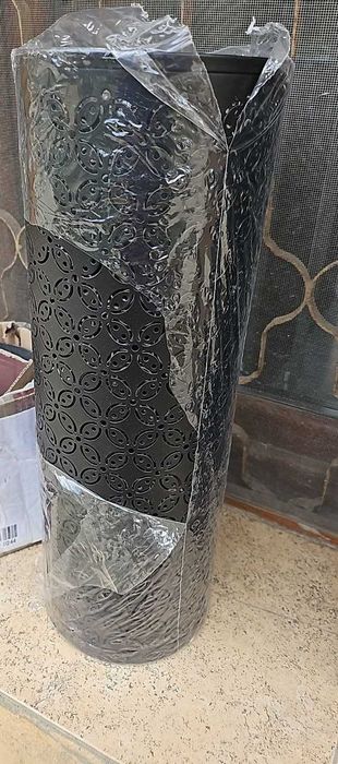 Метален държач за чадър. Кръгла метална стойка за чадър