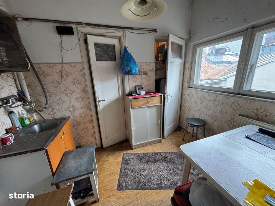 Vanzare apartament patru camere in vila cartierul Armenesc curte