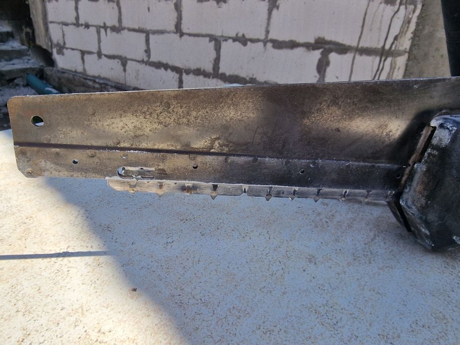 Vând fierastrau Black &Decker  cu lamă tăiat  BCA