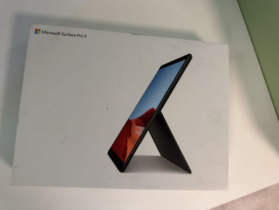 Microsoft Surface Pro X – SQ1, 8GB RAM, 128GB SSD, LTE – cutie originala