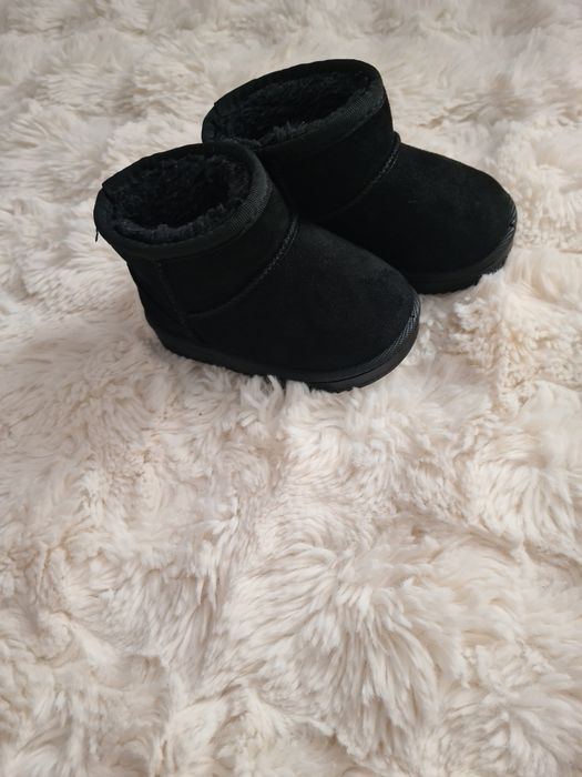 UGG  mărimea 19 unisex
