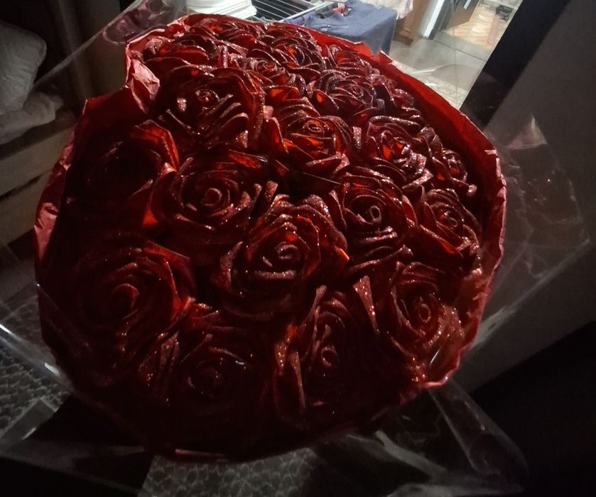 Букет- сердце из красных роз