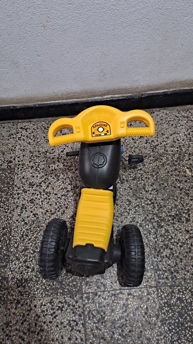 Детски мотор с педали