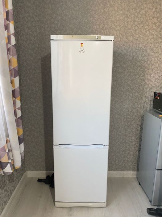 Холодильник indesit, моторы істемейді