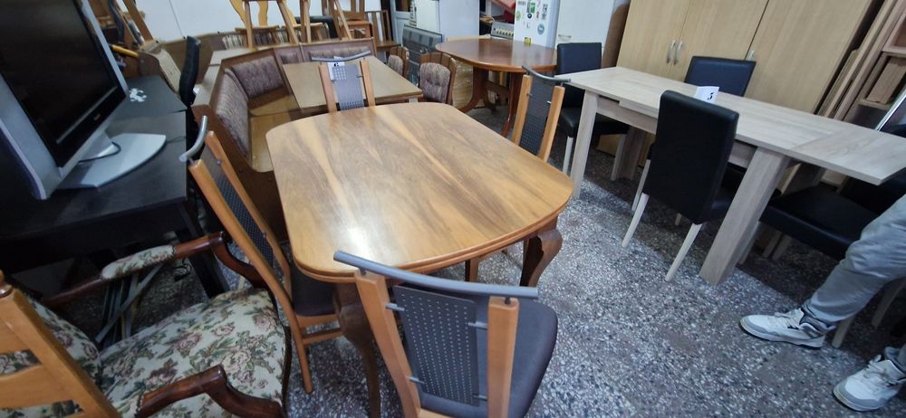 Masa cu 4 scaune din lemn masiv